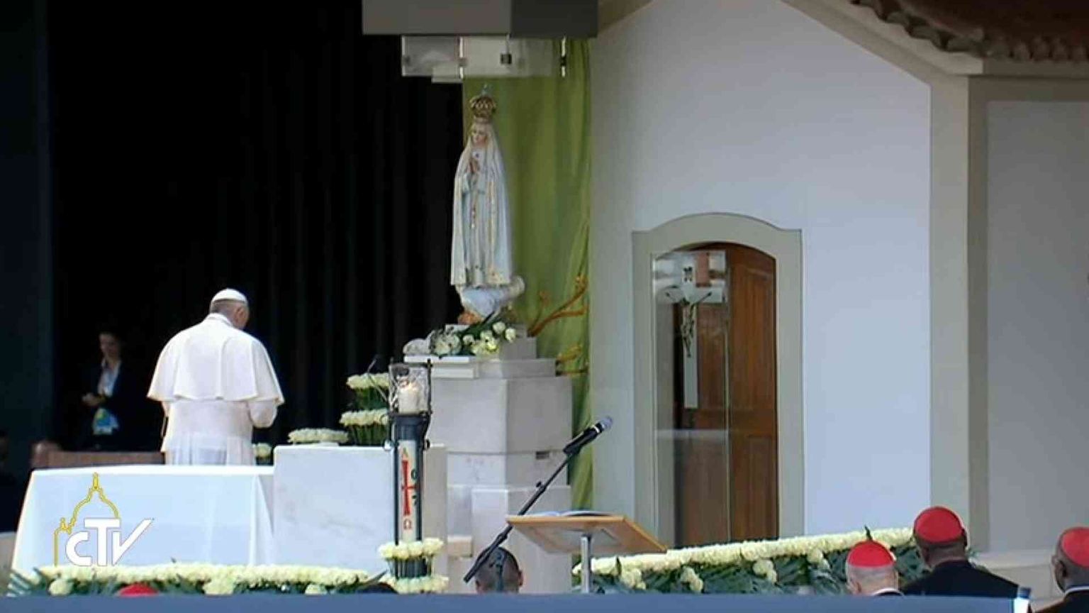 Ecco la preghiera del Papa davanti alla Madonna di Fatima