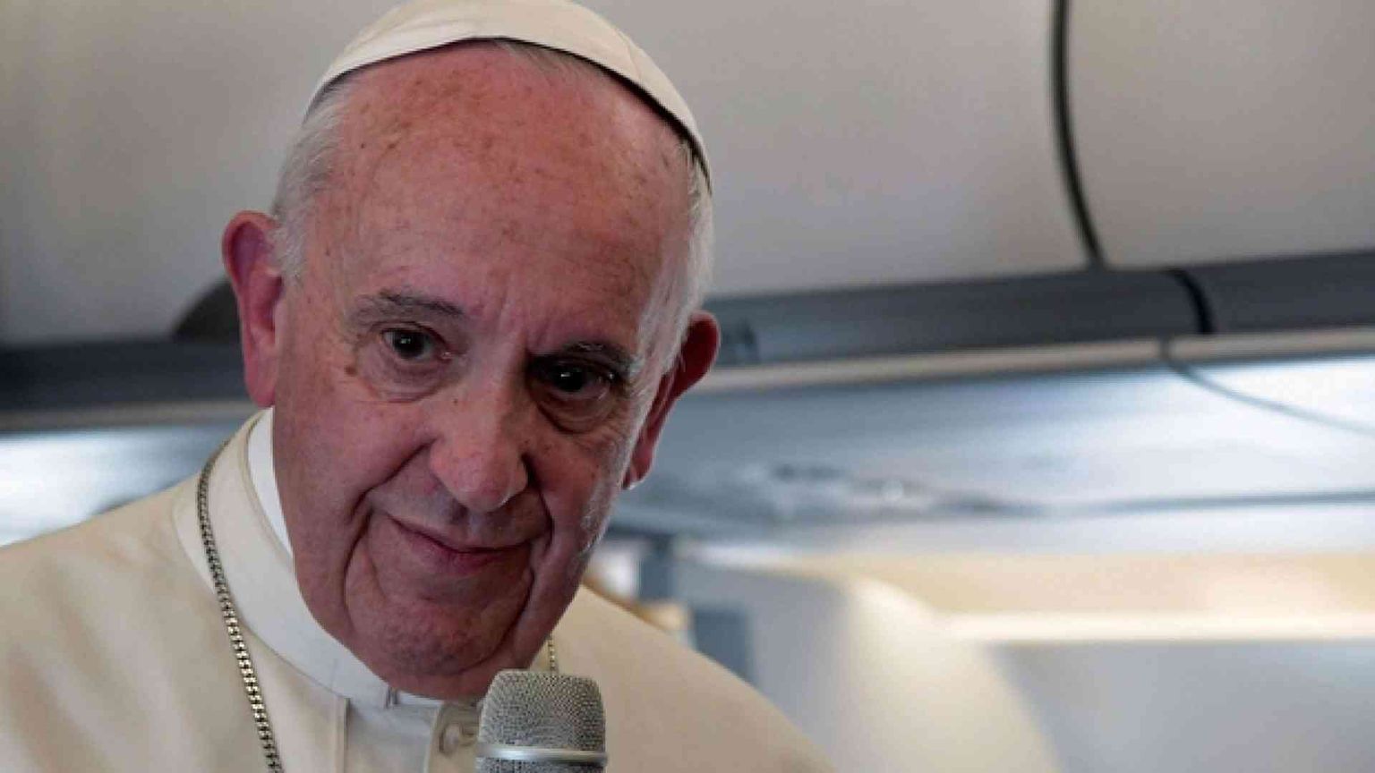 Papa Francesco su Medjugorje: Maria non fa la postina (video)