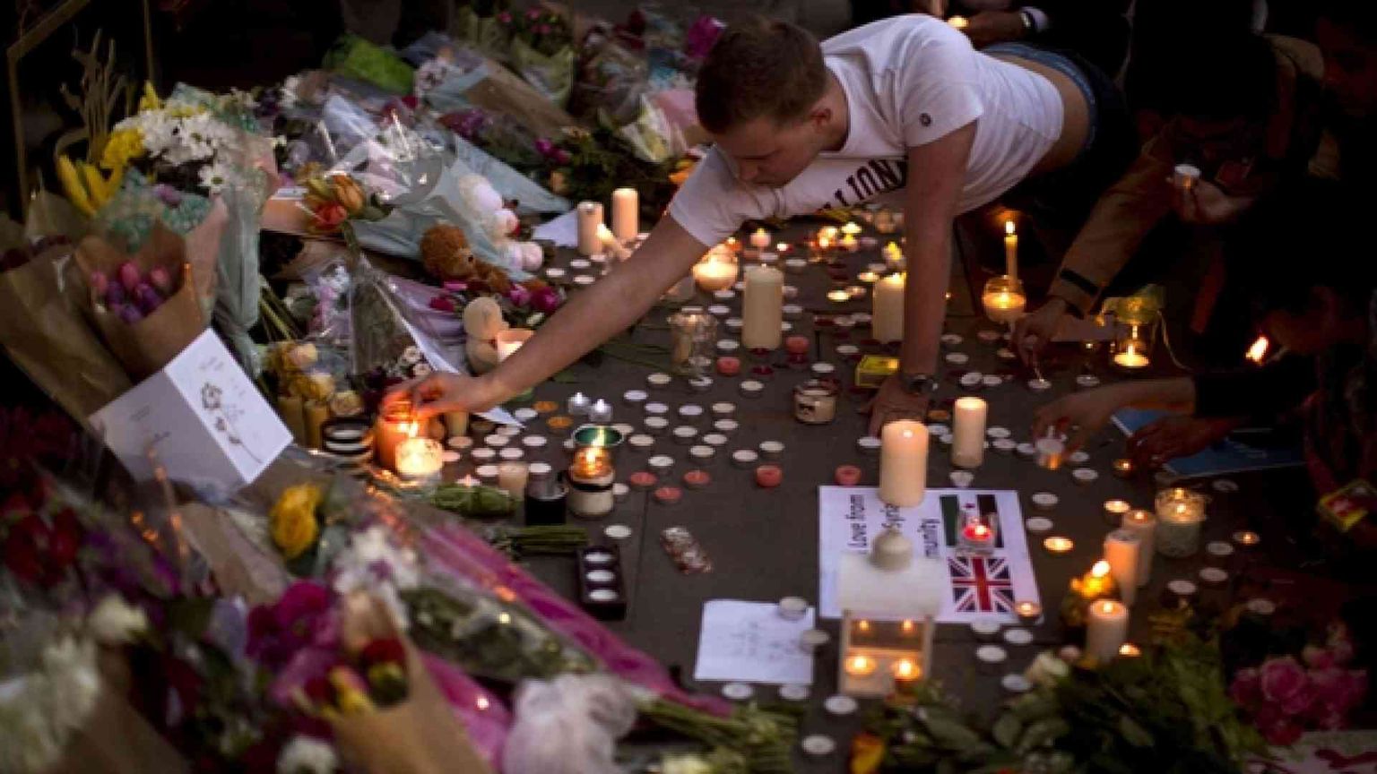 Manchester non si arrende. «Più forti e uniti che mai»