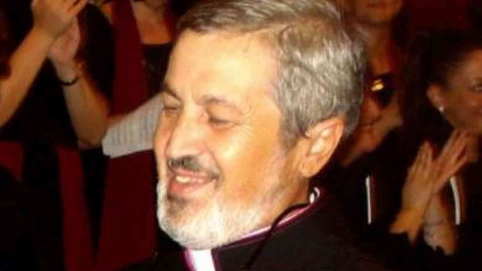 Esce dal coma il sacerdote aggredito da gang. Arrestato l'aggressore