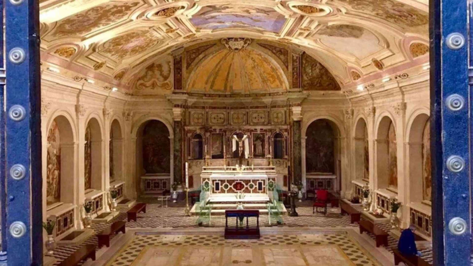 L'antico affresco di santa Maria della Sanità torna nella cripta restaurata