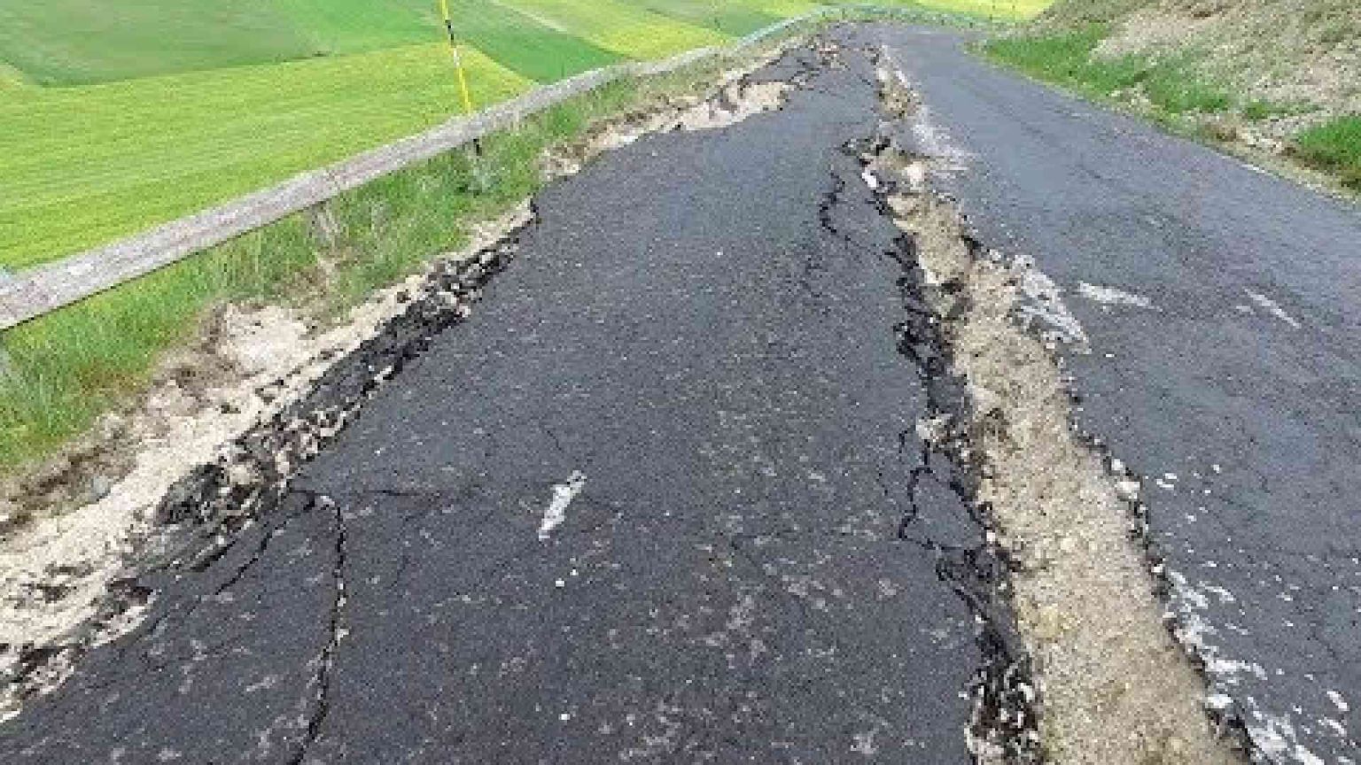 Castelluccio, il paese «fantasma» ancora senza strade / Video