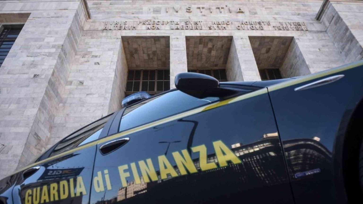 Blitz della Gdf a Roma, 17 arresti