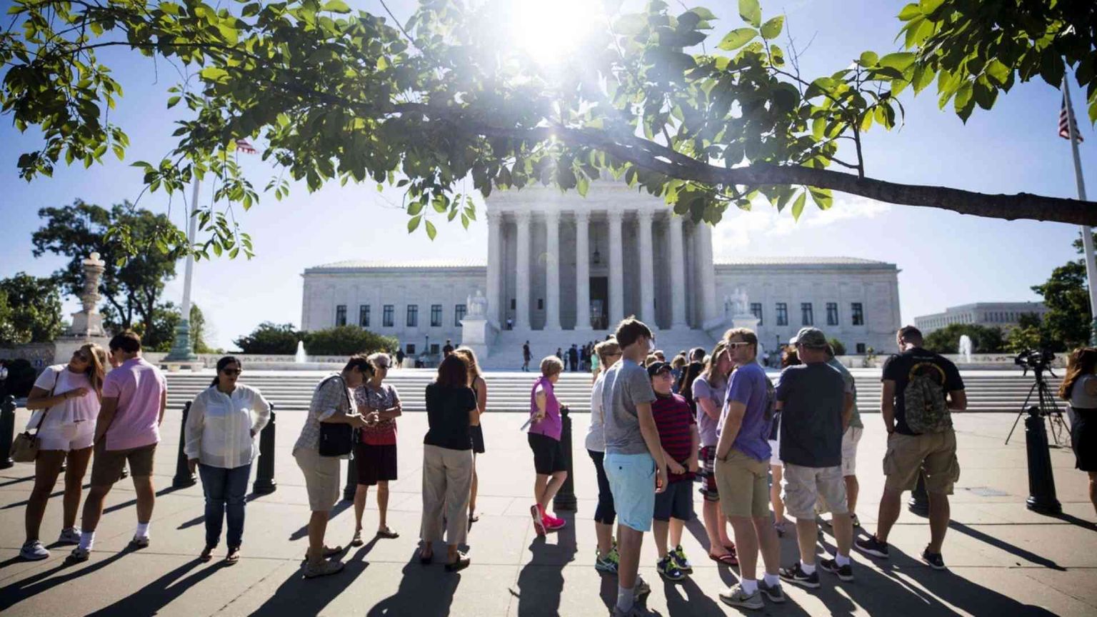 Il Muslim ban di Trump torna in vigore ma dimezzato