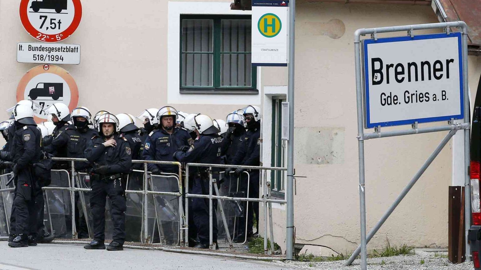 Francia e Spagna chiudono i porti agli sbarchi. Le Ong: no a limiti