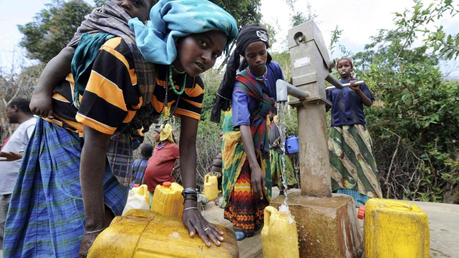 La retorica degli aiuti all'Africa: Italia generosa, dagli altri spiccioli