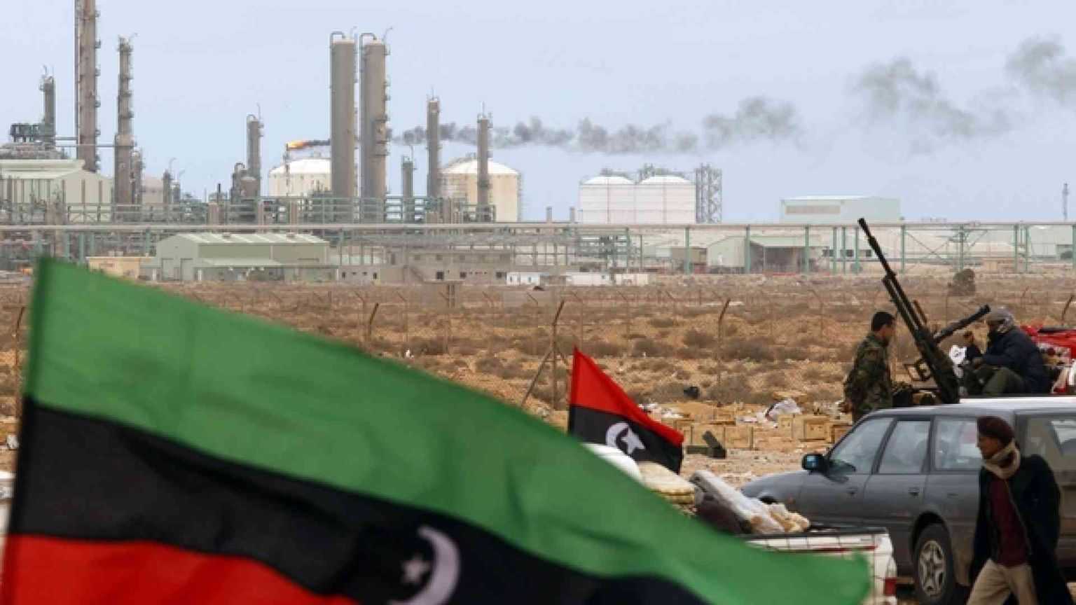 Libia, una zattera alla deriva che però non cola a picco