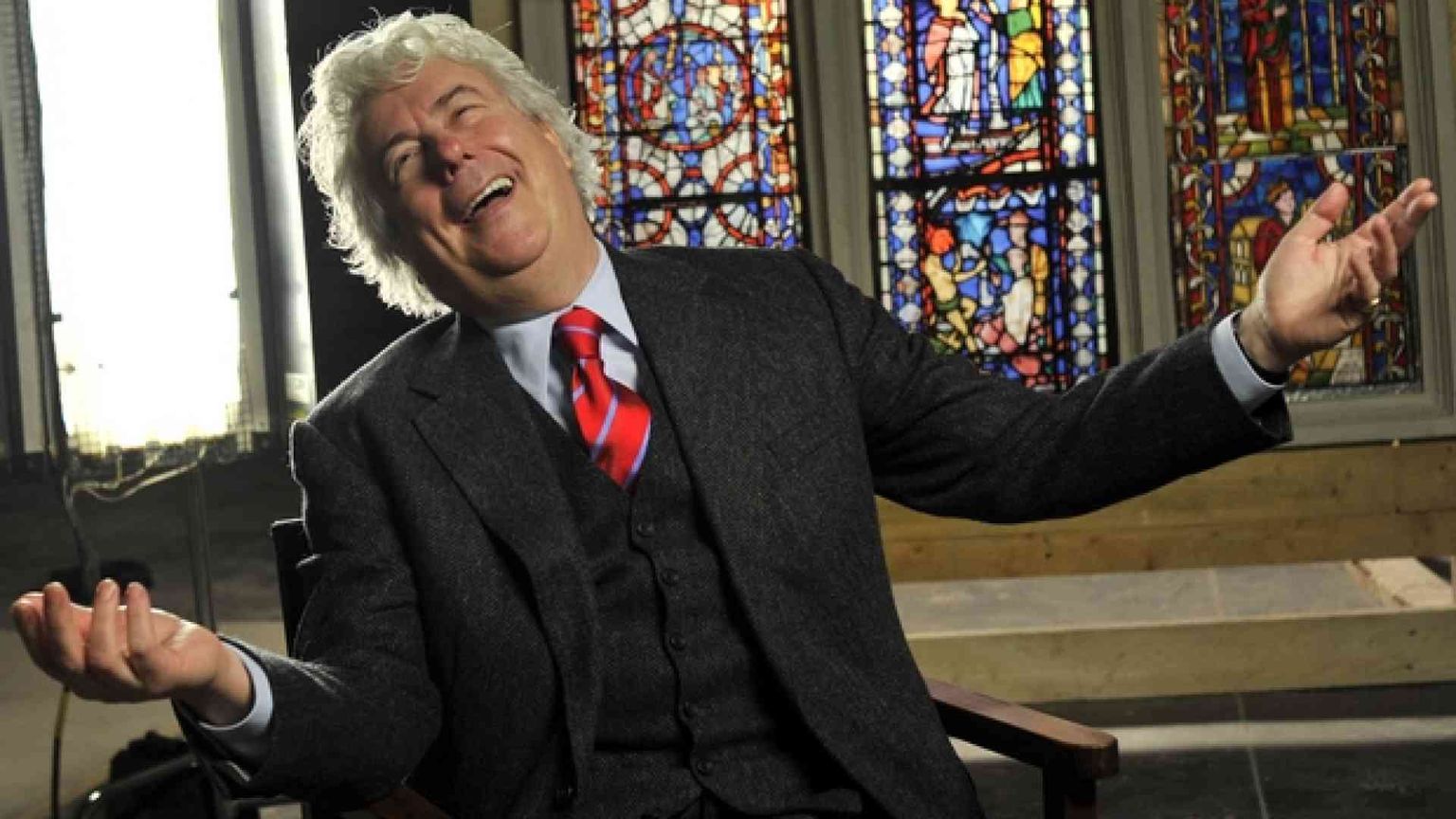 Ken Follett: «Perché io, ateo, adoro andare in chiesa»