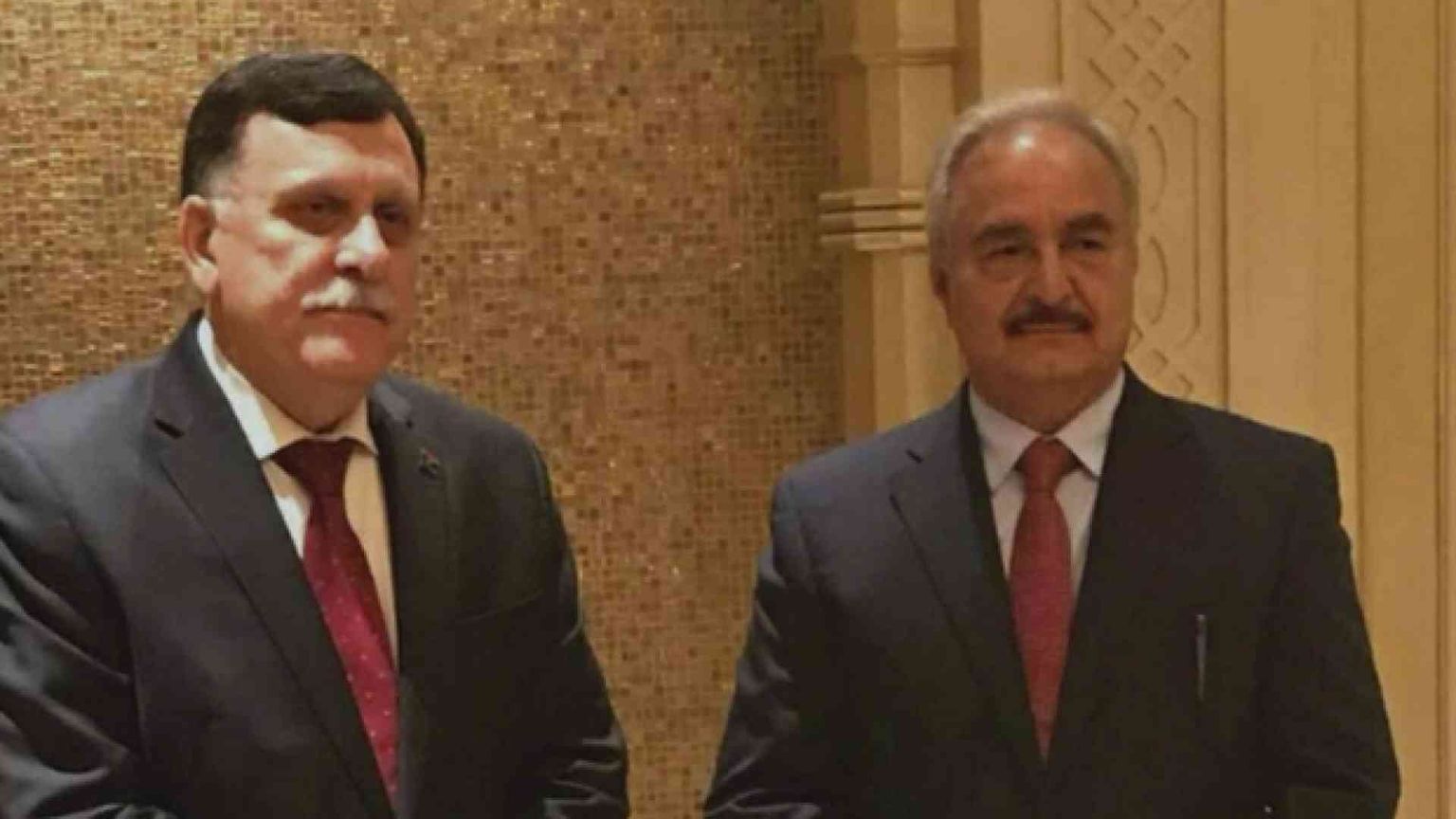 Macron rompe gli indugi sulla Libia: «Vertice a Parigi tra Sarraj e Haftar»