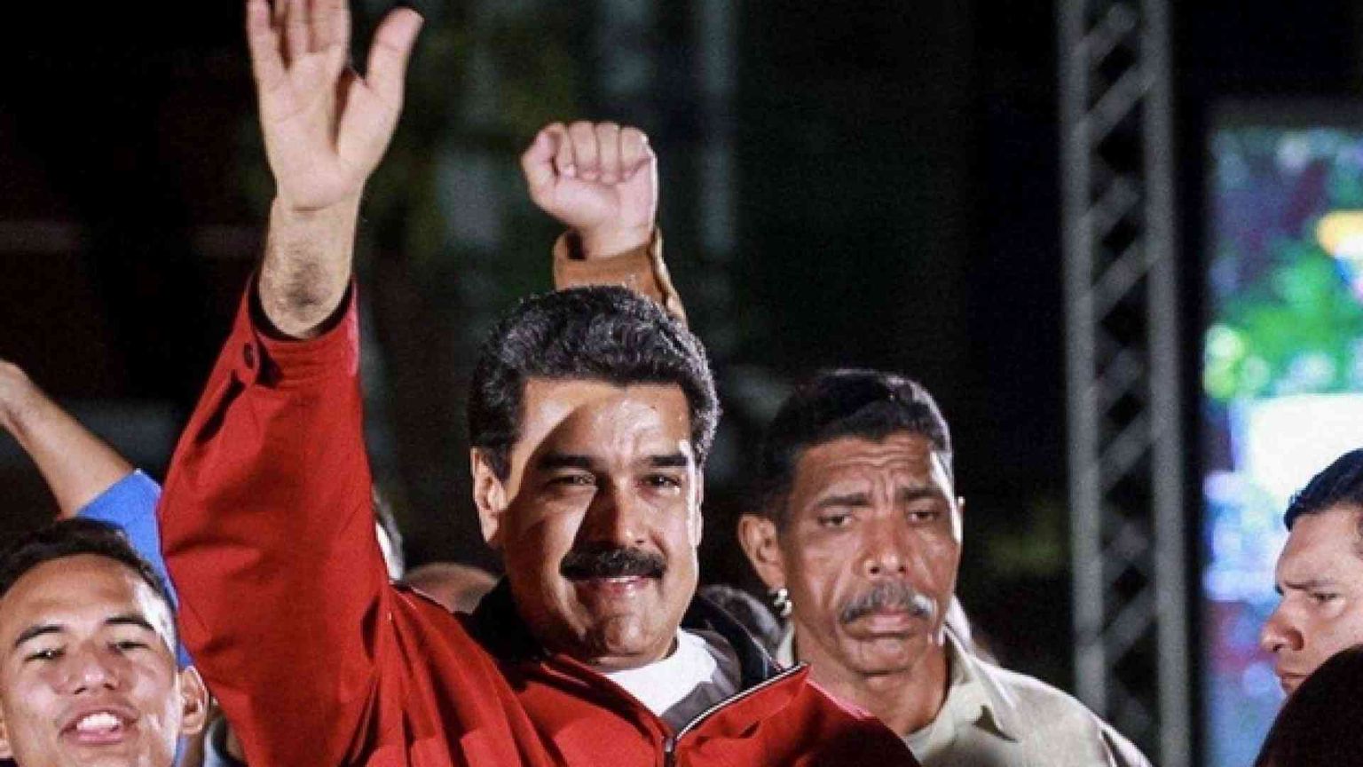 «È un regime». Poi però gli vendono armi