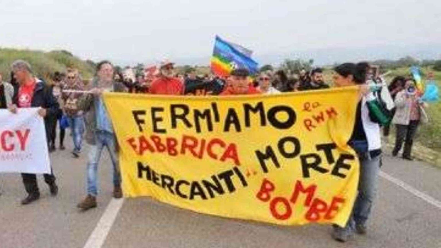 «Riconvertiamo la fabbrica di bombe». Il Sulcis per il lavoro degno