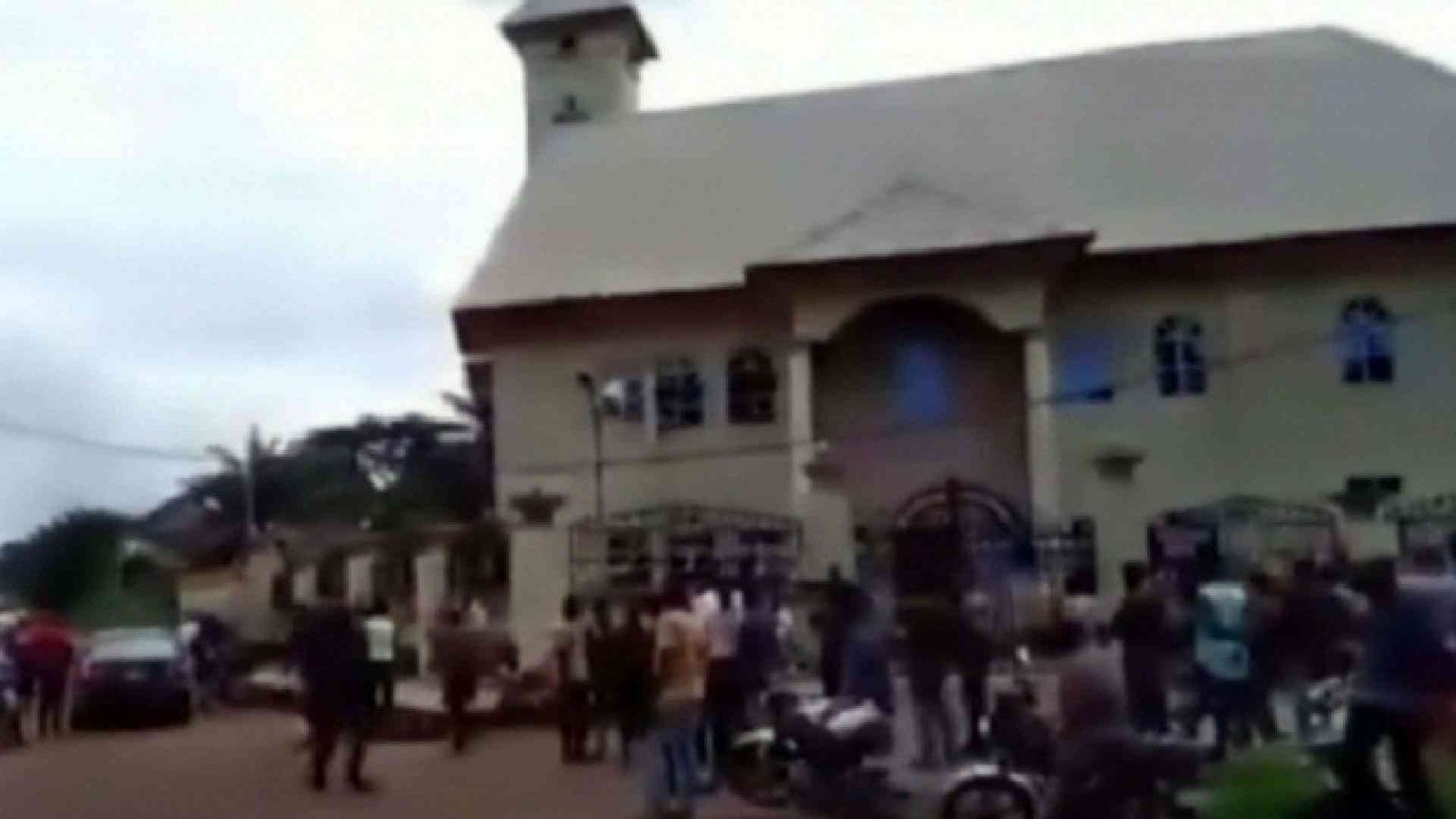 Nigeria, strage di fedeli in chiesa durante la Messa
