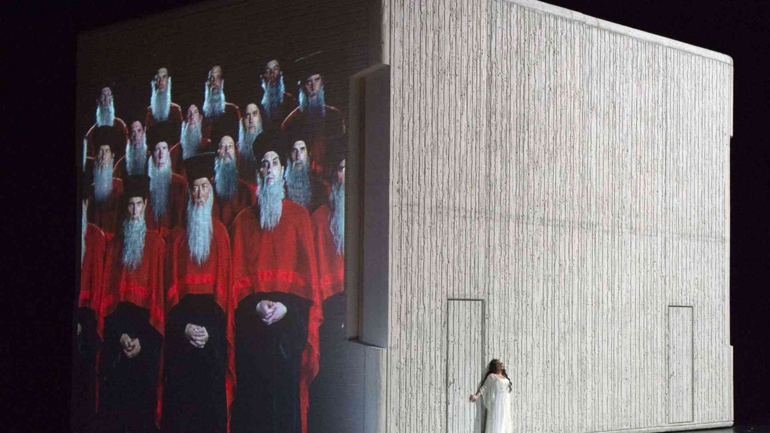 A Salisburgo l'Aida di Riccardo Muti e Shirin Neshat contro ogni guerra