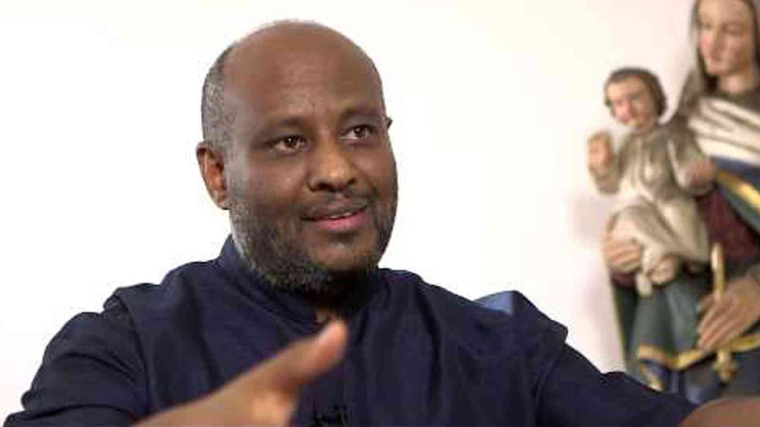 Don Zerai: «Il cerchio si chiude, è guerra ai migranti»