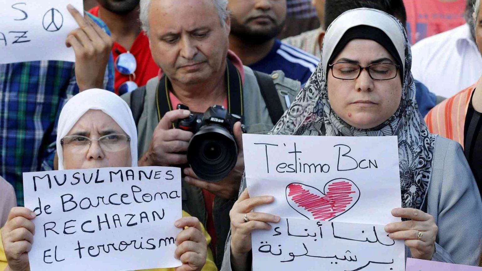 Barcellona, l'islam in piazza sfida il terrorismo