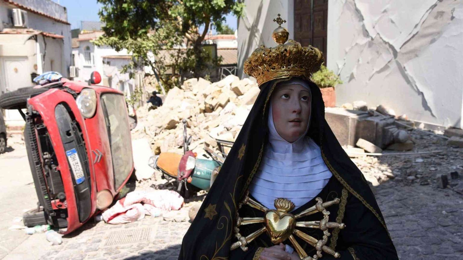 Ischia vuole rialzarsi. Ipotesi di disastro colposo