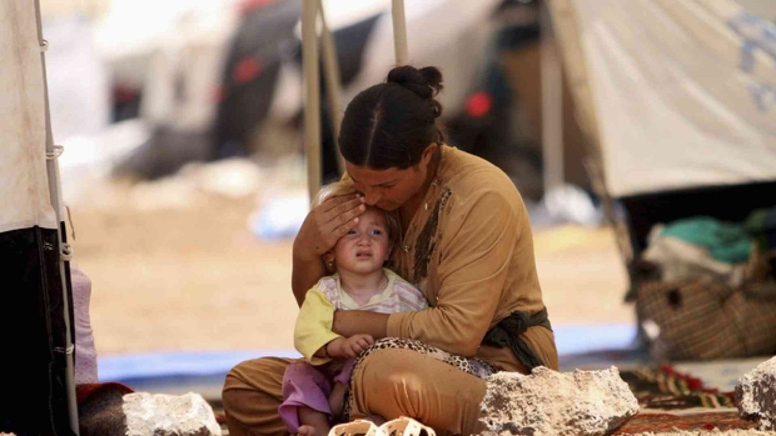 Ragazza yazida riconosce in tv mercante di schiave nascosto tra i rifugiati