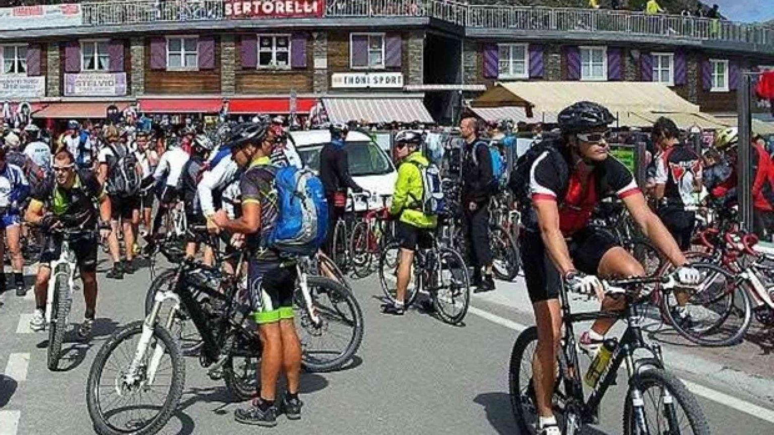 Stelvio Bike Day, tutto il passo aperto ai ciclisti