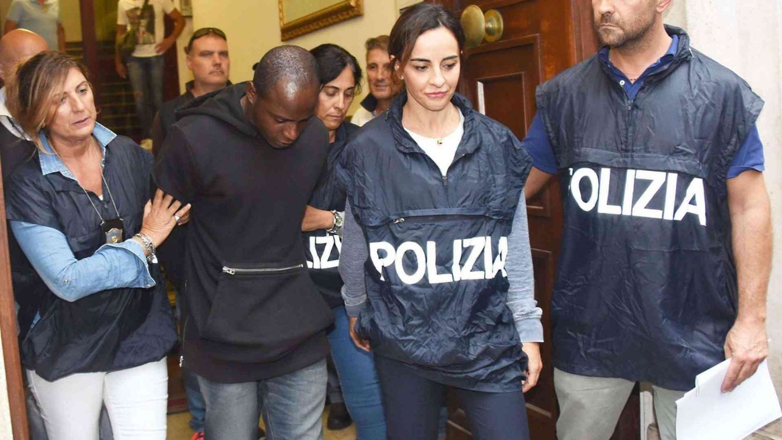 «Carcere anche ai tre minori». Linea dura sul caso degli stupri a Rimini