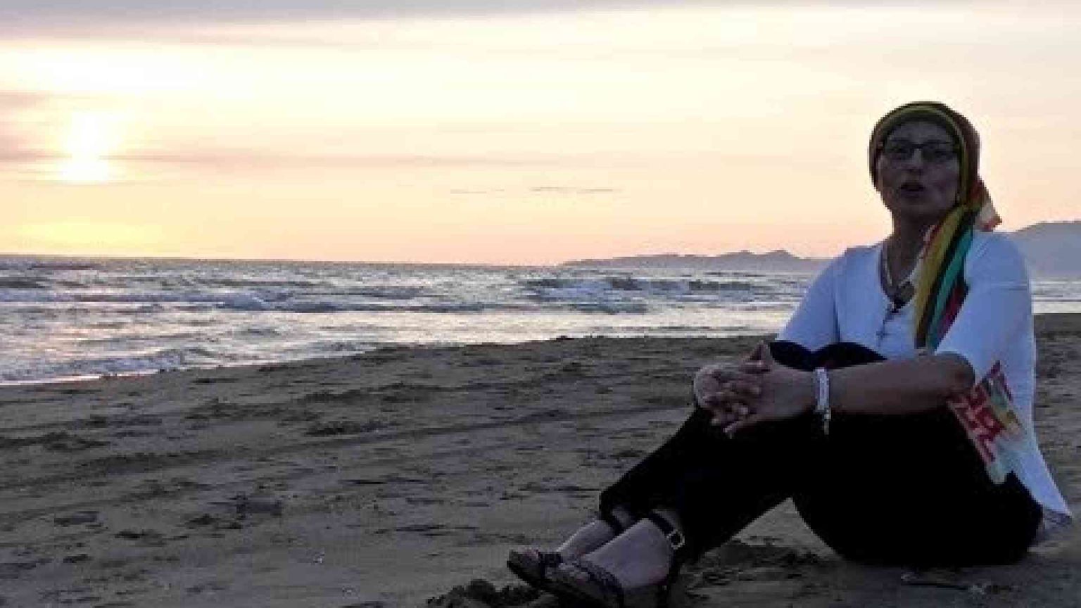 La battaglia di Mina contro il cancro (anche) con un vestito rosso