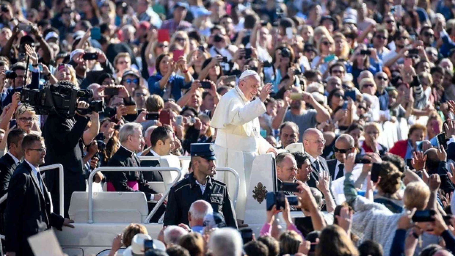 Papa Francesco: i cristiani in Medio Oriente veri testimoni di speranza