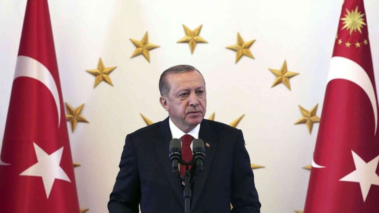 Erdogan «scaccia» Ataturk da scuole e ospedali