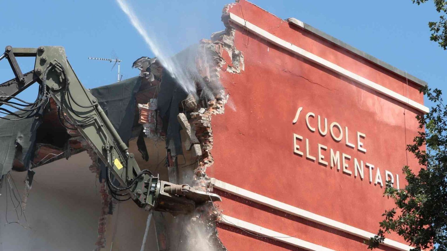 Metà delle scuole a rischio, 113 anni per la messa in sicurezza