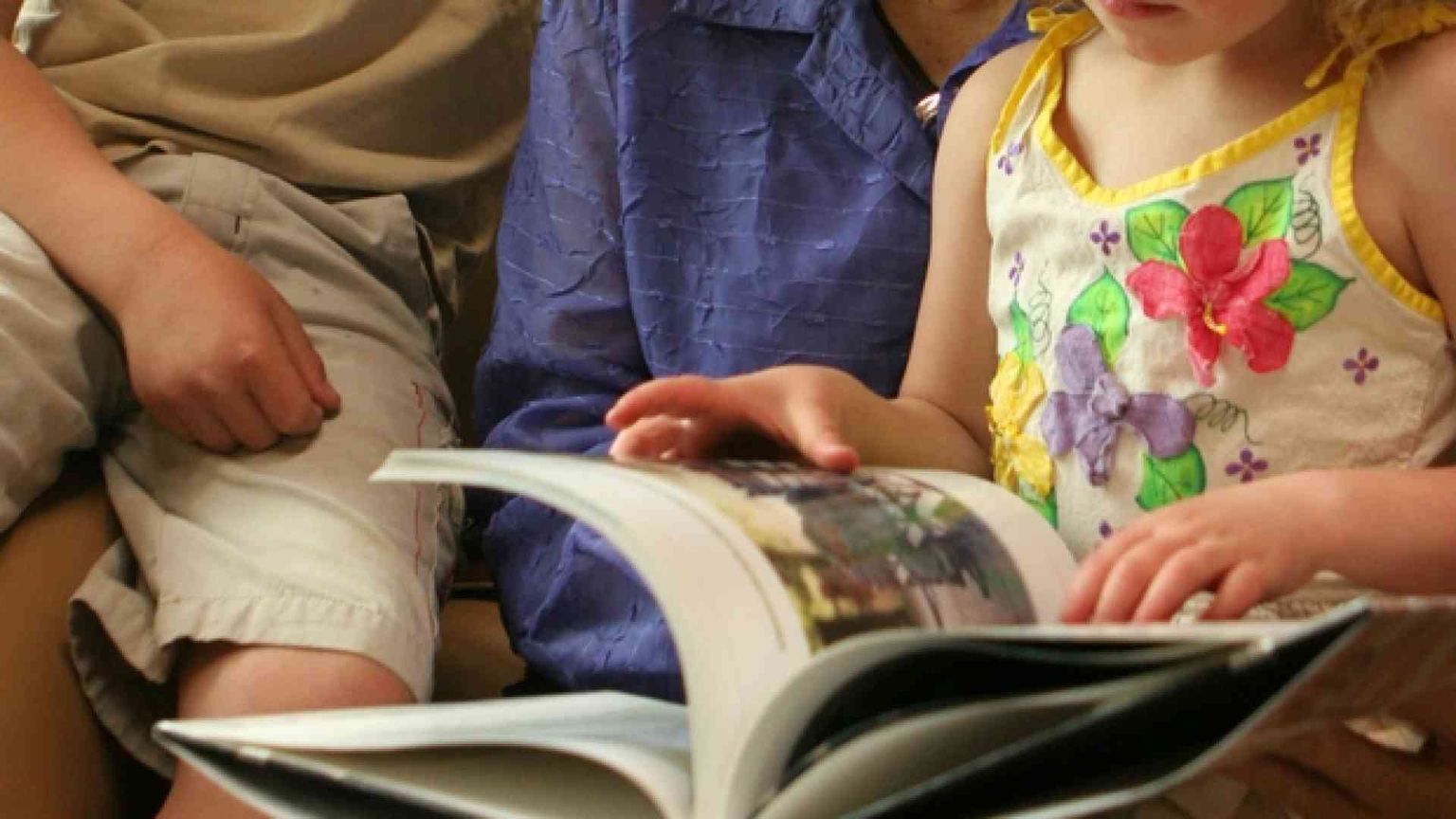 Le favole Lgbt in piazza. Il «no» della Chiesa