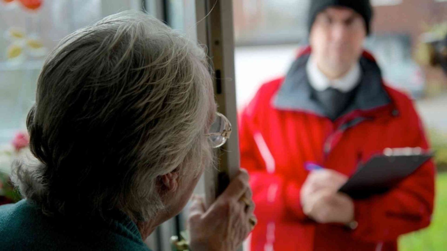 Truffe agli anziani: ecco i consigli per evitarle