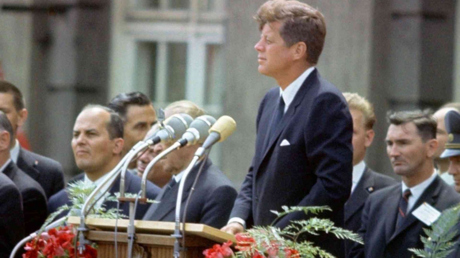 Trump pubblica (quasi tutta) la «verità» su Kennedy