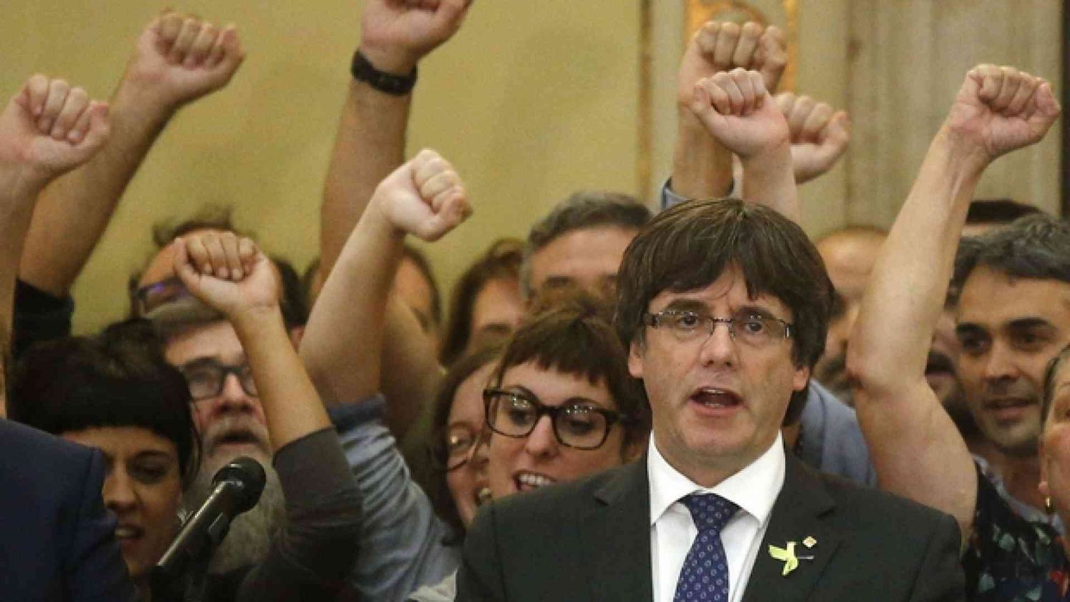 Chiesta l'incriminazione di Puigdemont per ribellione. E lui vola in Belgio