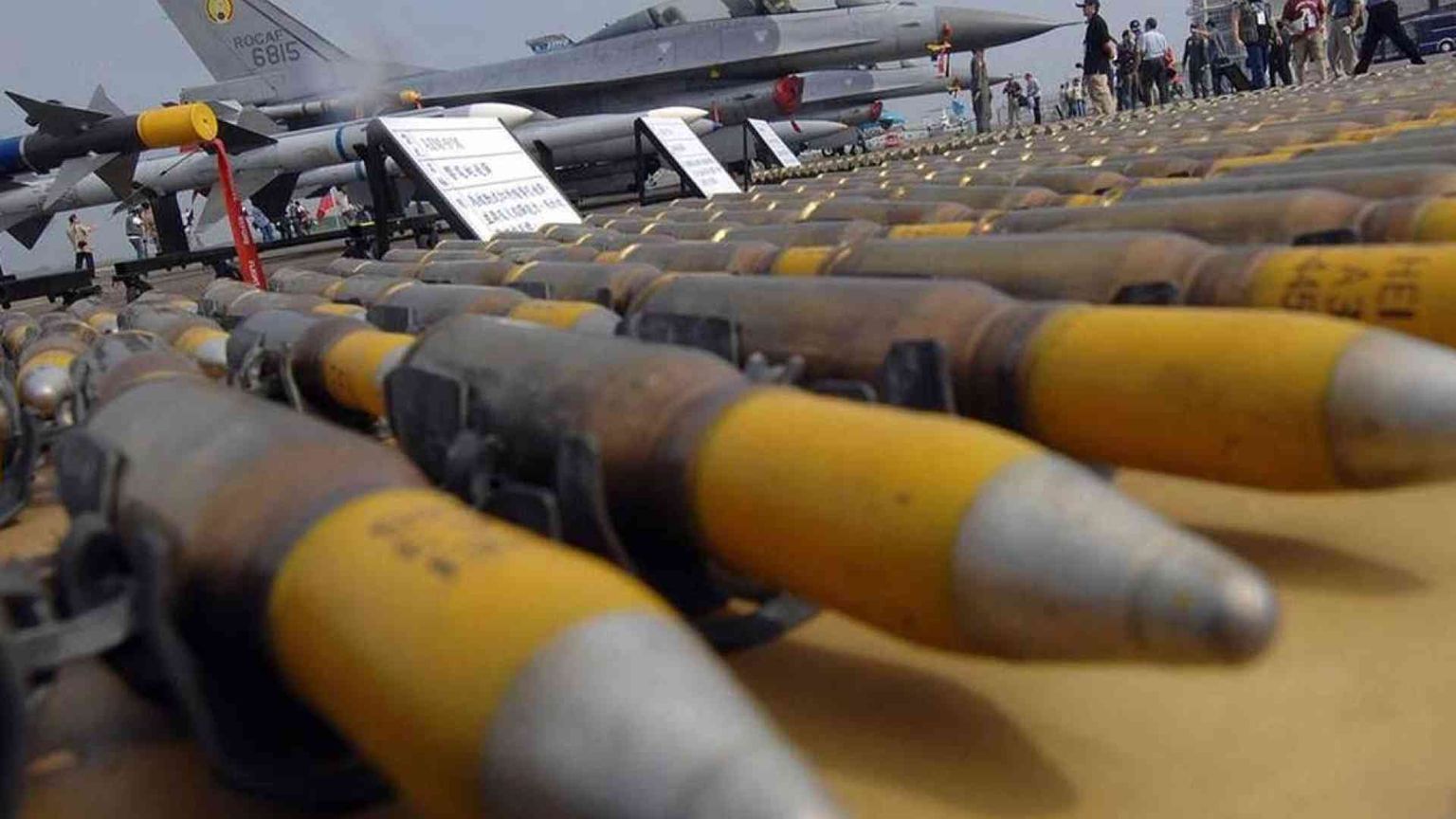 La strana scelta: su le spese militari