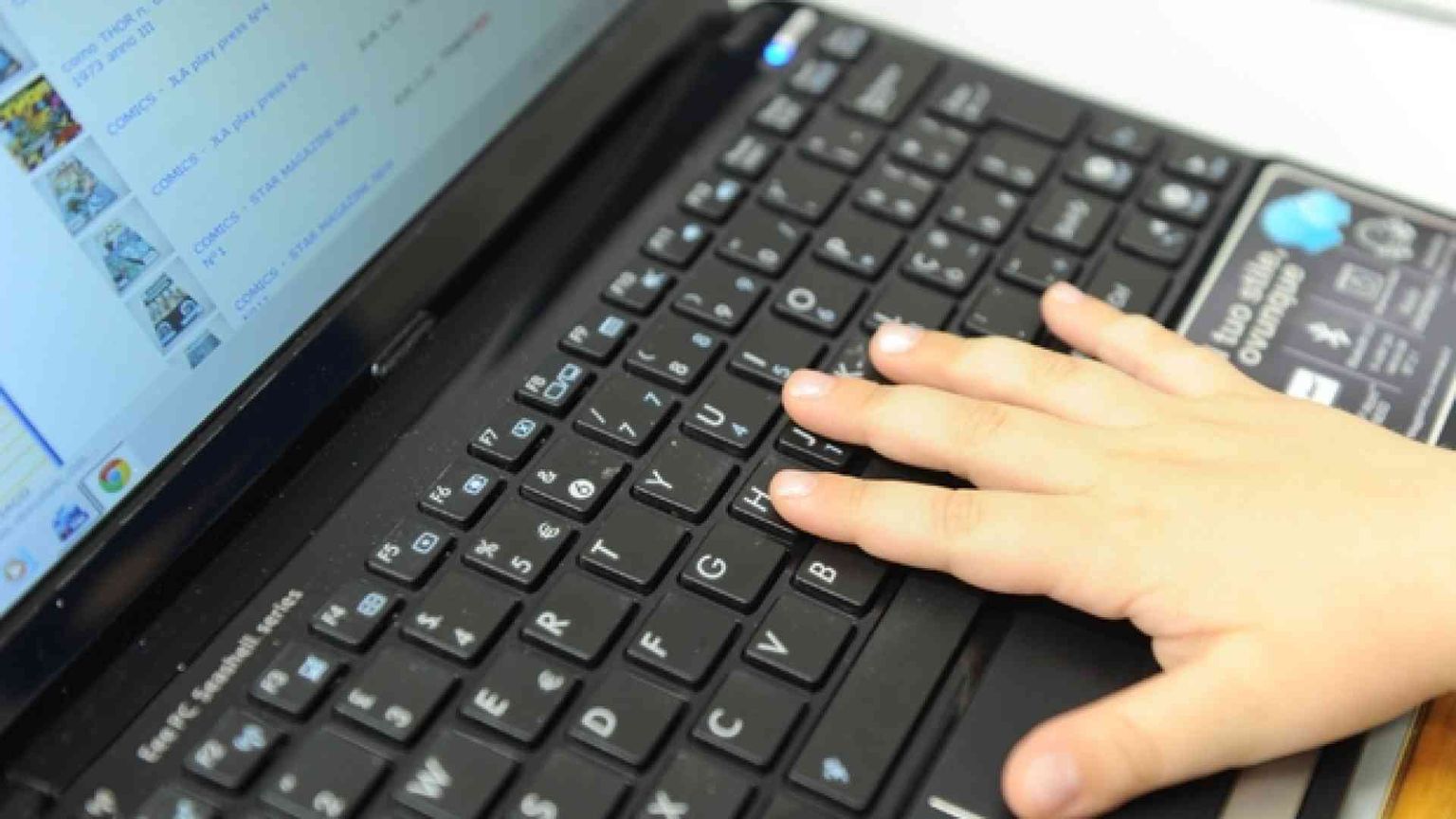 Figli, via le foto dai social. Per sentenza (e per loro)