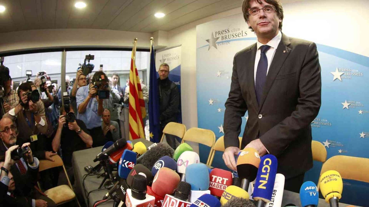 Il giudice del Belgio concede la libertà condizionata a Puigdemont