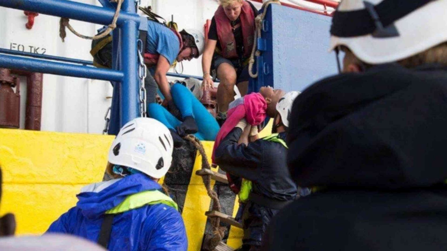 Il volontario di Sea Watch: l'orrore delle persone annegate