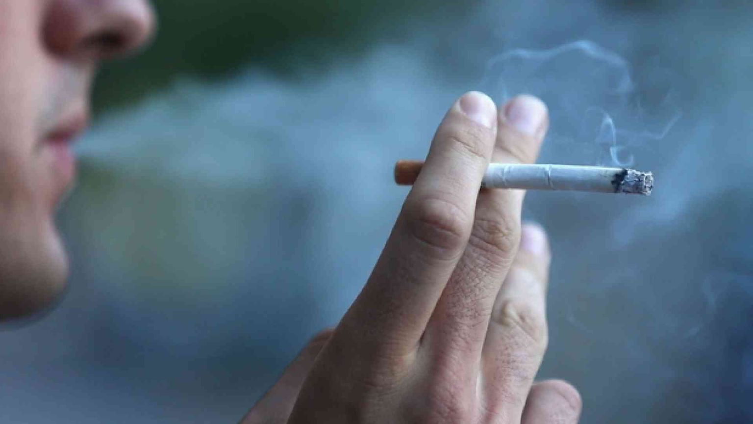 «Il fumo fa male», dal 2018 in Vaticano sarà vietata la vendita di sigarette