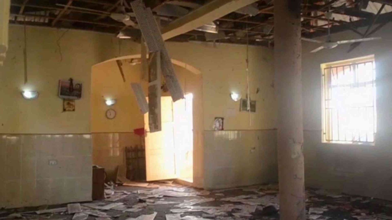 Ragazzino-kamikaze in moschea: almeno 50 i morti