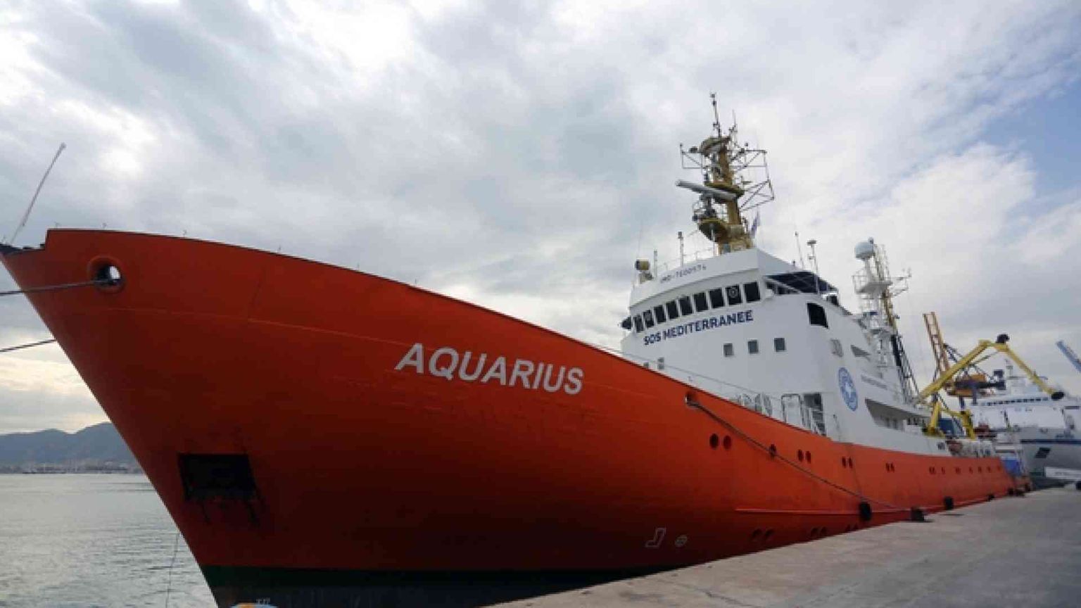 Anche «Report» accusa le Ong, ma l'agenzia Reuters smentisce