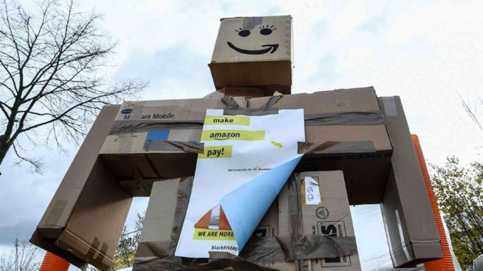 Sciopero ad Amazon, ma le consegne continuano con i precari