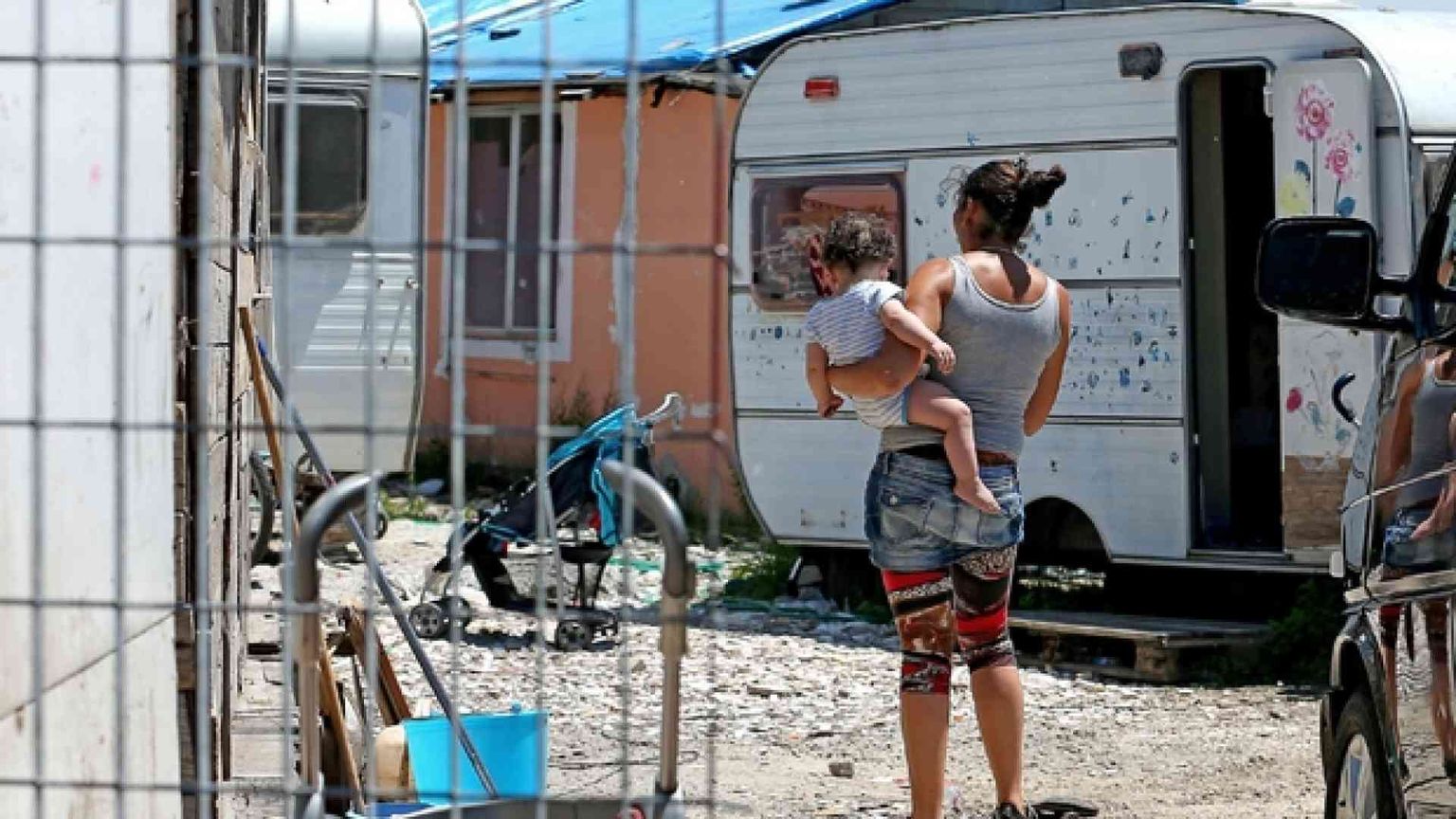 Le spose bambine nelle baraccopoli di Roma