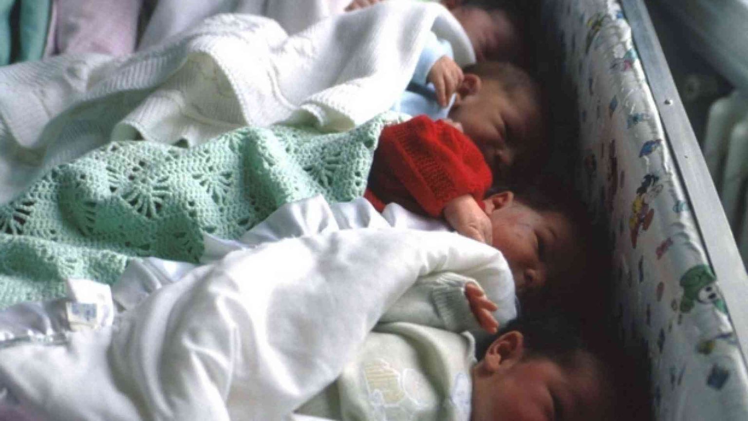 Bonus bebè confermato (e dimezzato). Stop ai superticket sulle visite