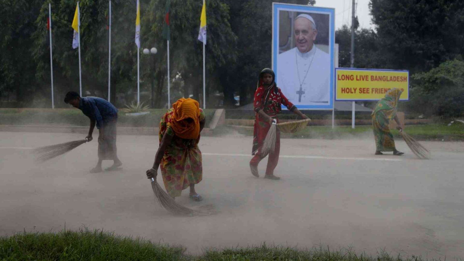 In Bangladesh Francesco da «apostolo di pace»