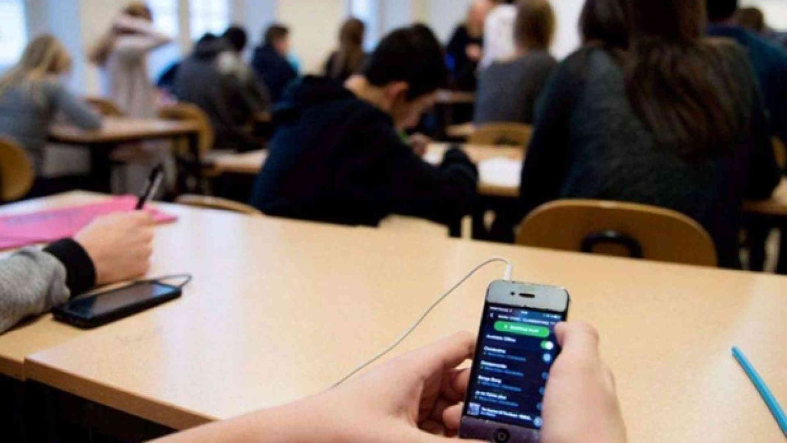 Perché dico «no» all’uso dello smartphone in classe