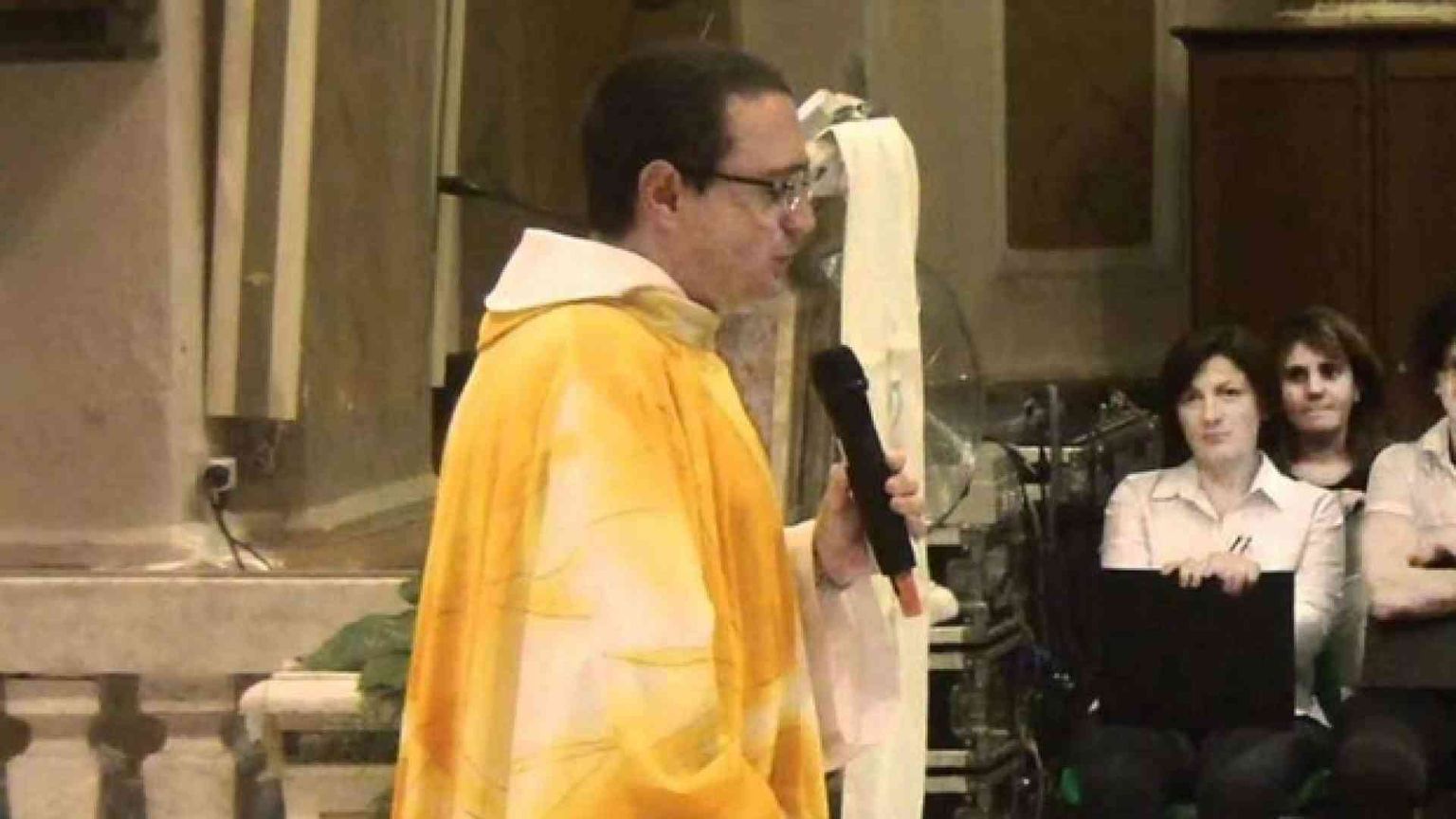 È un sacerdote della Terra dei Fuochi l'ambientalista dell'anno