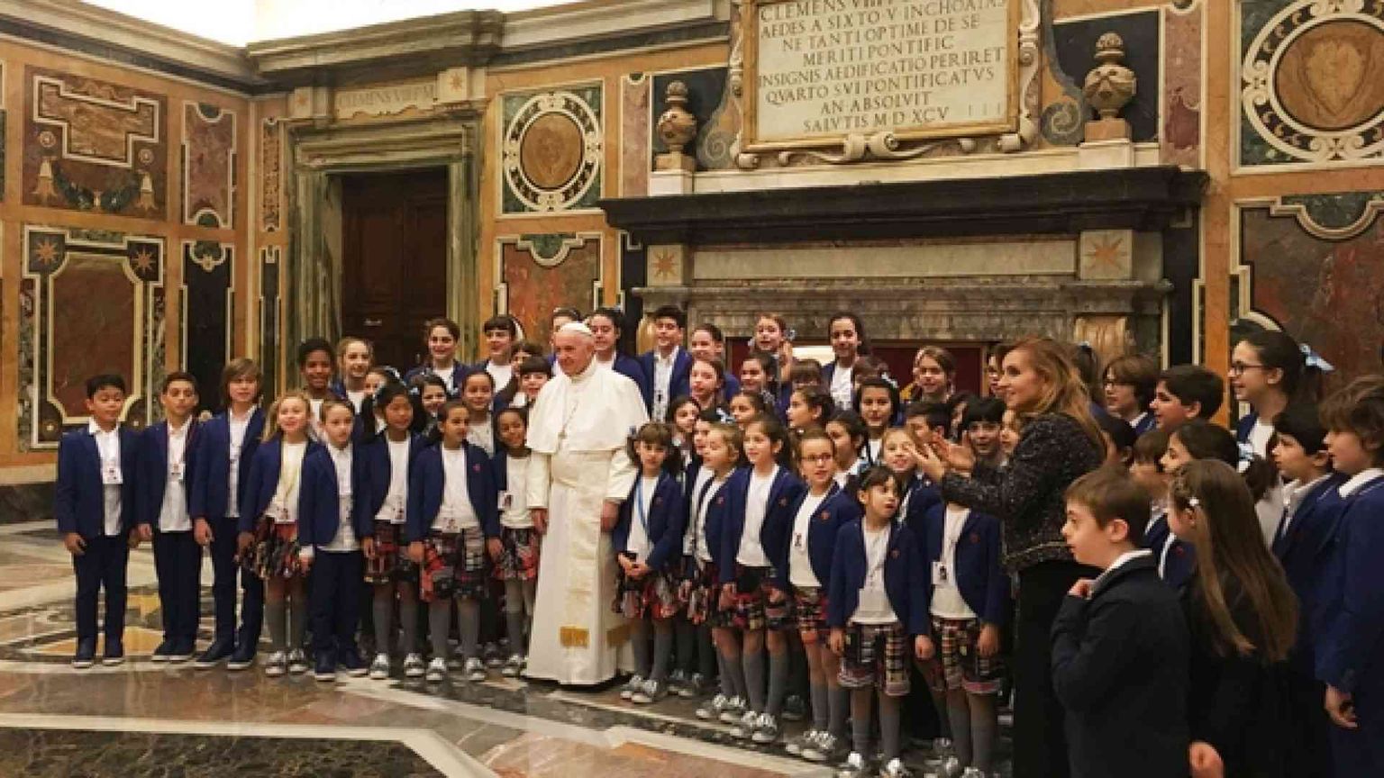 Il Papa incontra il Piccolo Coro dell'Antoniano. «Cantate i valori della vita»
