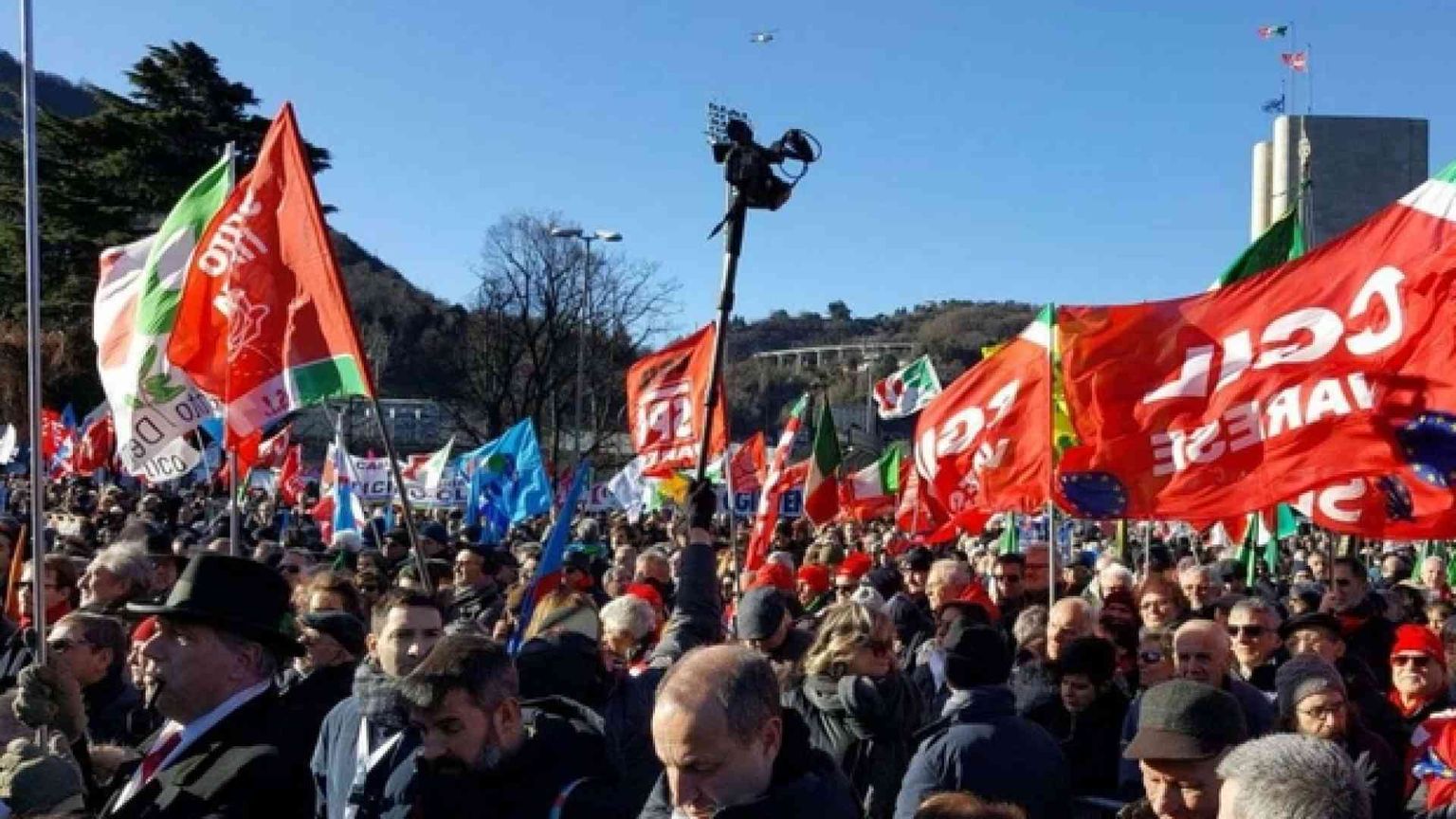 A migliaia in piazza per dire no al fascismo