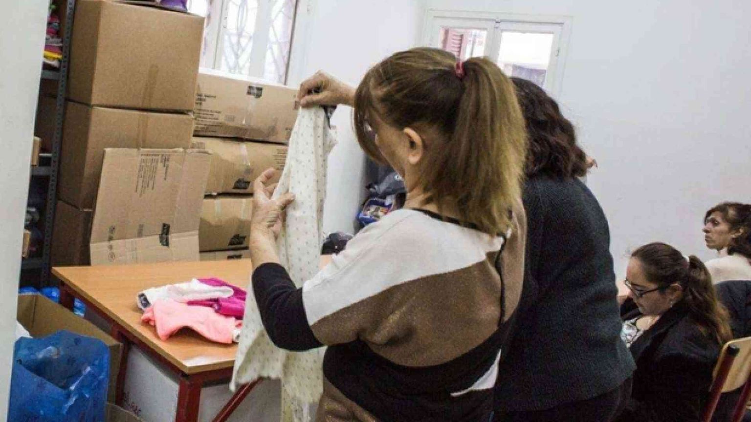 A Beirut una sartoria per ricucire le esistenze delle donne profughe