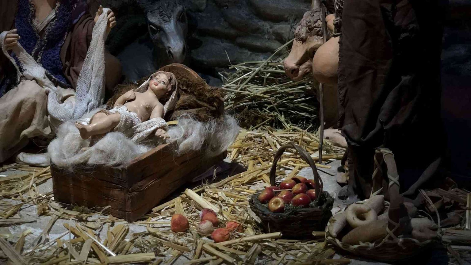 Il presepe «umile e semplice» nella parrocchia del Papa