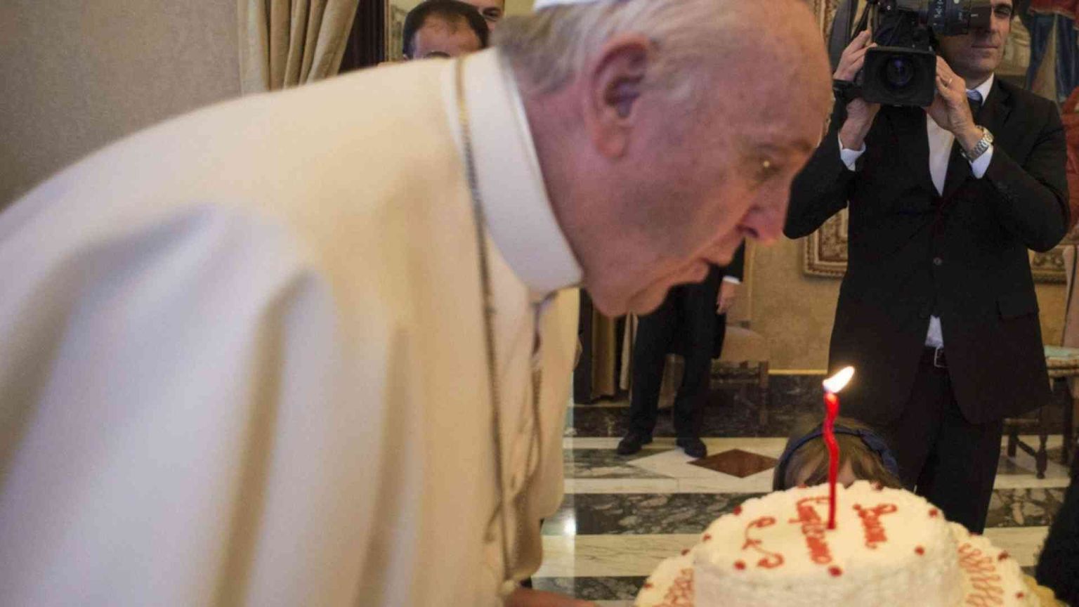 Auguri papa Francesco. La Cei: vicinanza cordiale e fedele