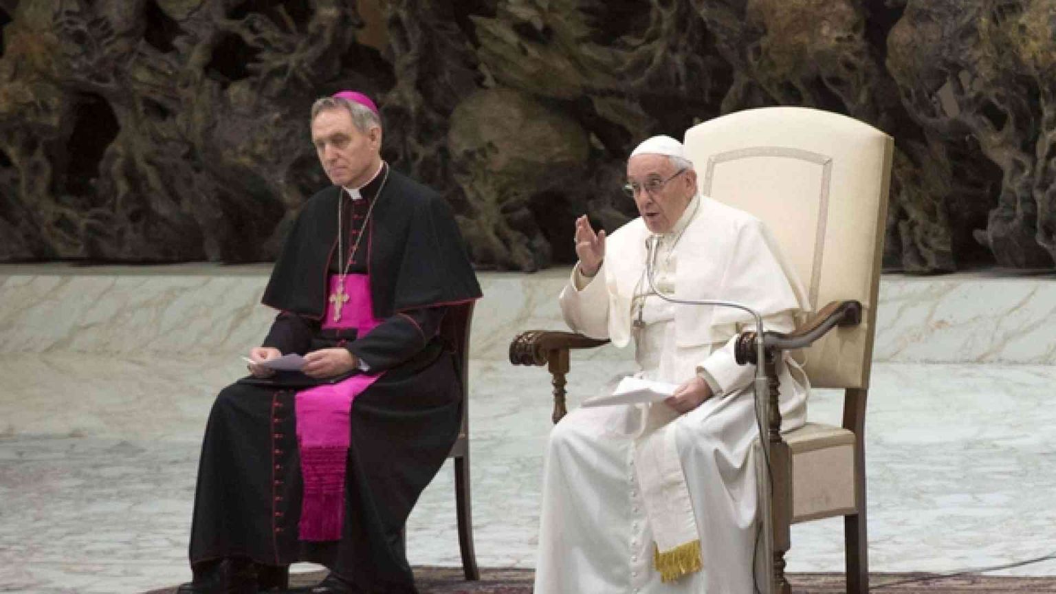 Papa Francesco: la Notte di Natale illumini la vita delle persone sole